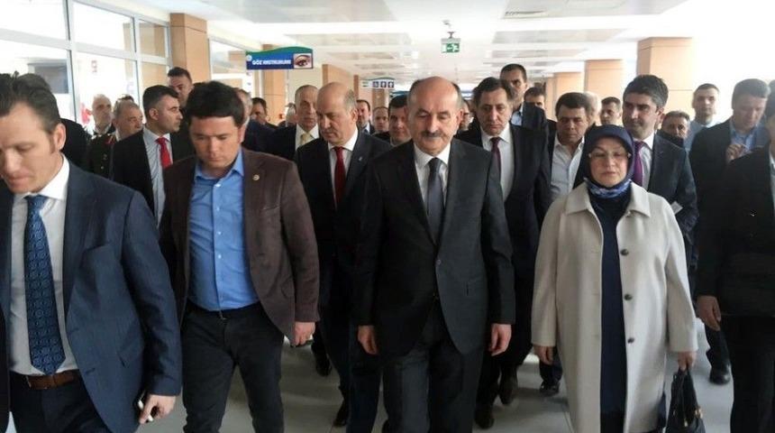 Otob&uuml;s Kazasında Yaralananları Ziyaret Eden Bakan M&uuml;ezzinoğlu: