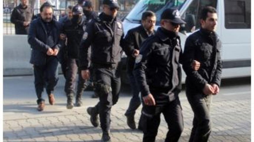 Fet&ouml; Soruşturmasında Adliyeye Sevk Edilen Ak Partili Eski Belediye Başkanı Savcılıktan Serbest Bırakıldı