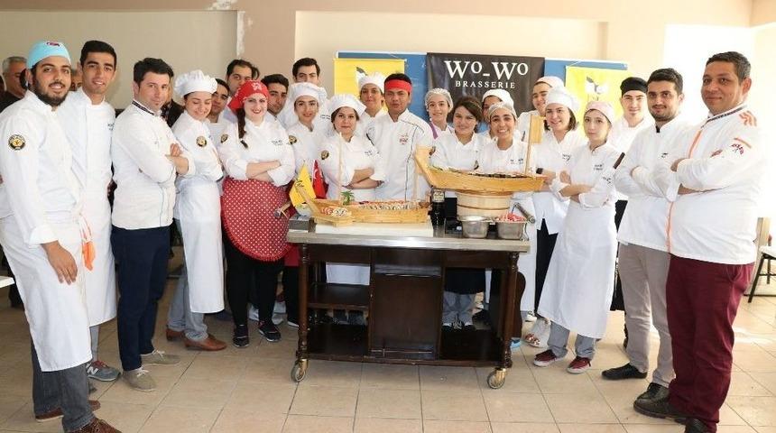 Toros &Uuml;niversitesi&rsquo;nin Aş&ccedil;ılık &Ouml;ğrencileri Suşi Yapmayı &Ouml;ğrendi