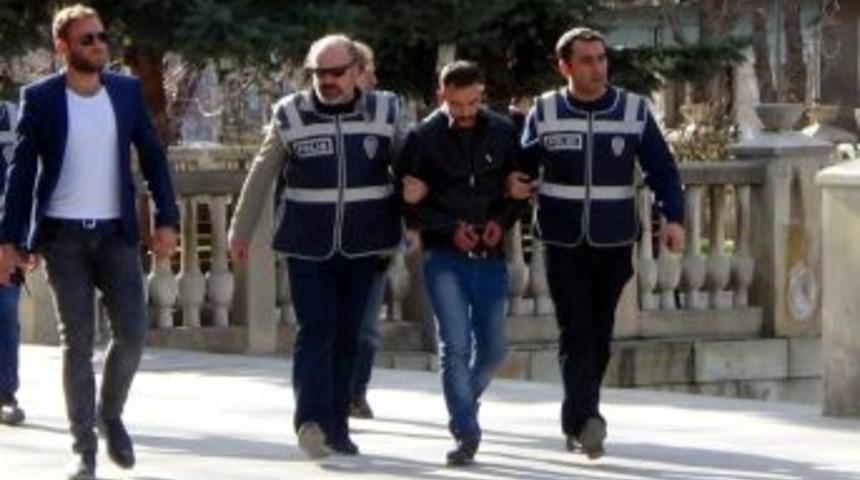 Katili Arkadaşı &Ccedil;ıktı