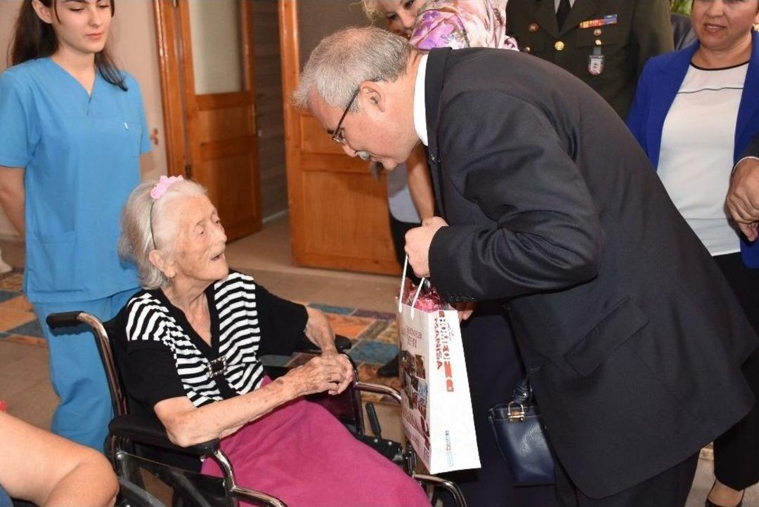 Manisa Protokol&uuml; Kadınlar G&uuml;n&uuml;n&uuml; Kutladı