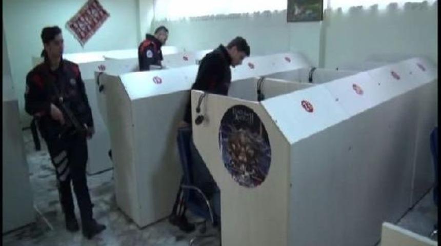 Esenyurt'ta Internet Kafe Ve Oyun Salonlarına Polis Uygulaması...