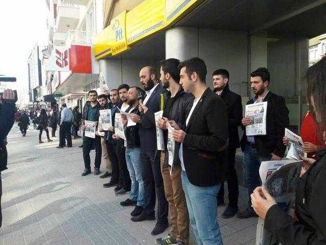 Kütahyalı Gençler, Kemal Kılıçdaroğlu’na ’evet’ Gazetesi Gönderdi