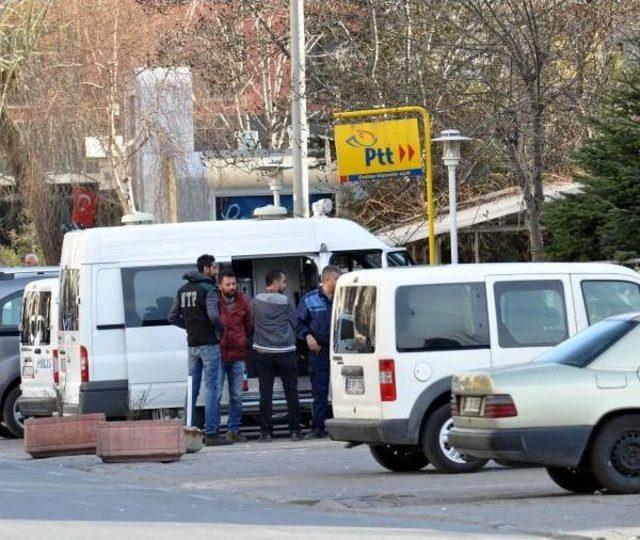 Bomba Sanılan Paketten Oyuncak Araba Kumandası Çıktı