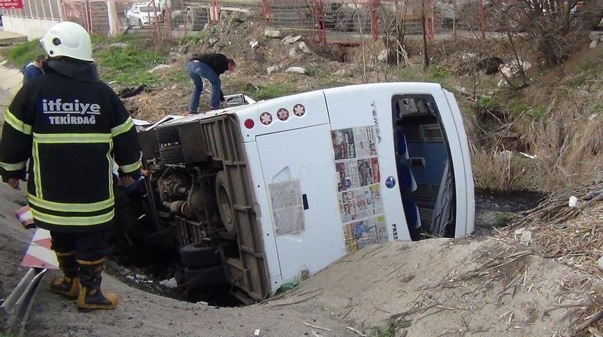 İş&ccedil;i Servisi Dereye U&ccedil;tu: 13 Yaralı