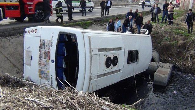 İşçi Servisi Dereye Uçtu: 13 Yaralı