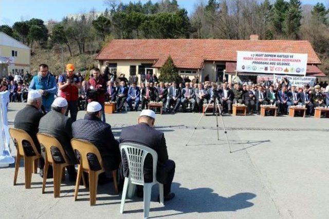 Grizuda Ölen 103 Madenci Için Anma Töreni