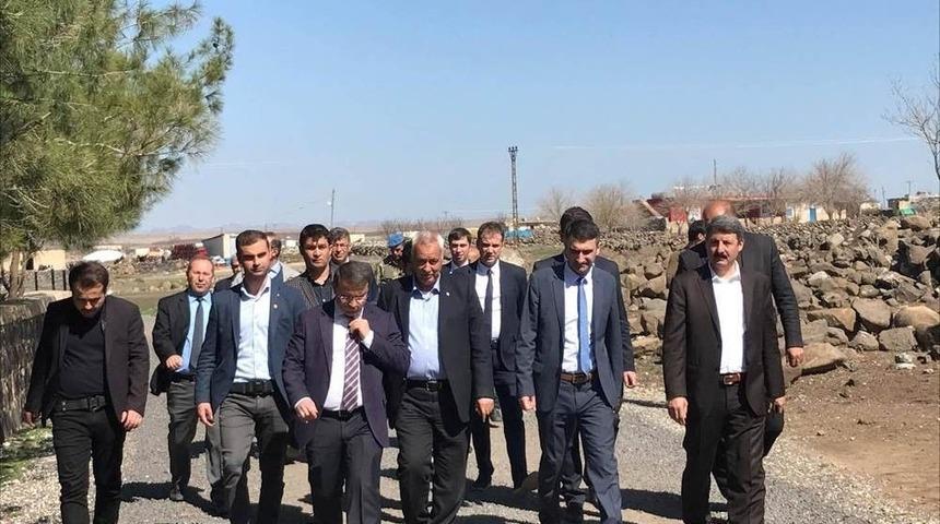 Kaymakamı &Ouml;mer &Ccedil;imşit Eyy&uuml;p Peygamber T&uuml;rbesini Ziyaret Etti