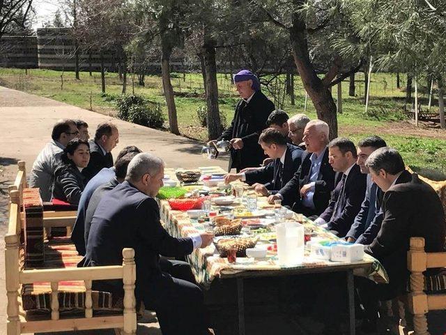 Kaymakamı Ömer Çimşit Eyyüp Peygamber Türbesini Ziyaret Etti