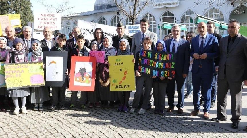 Akyazı’da Yeşilay Haftası Nedeniyle Yürüyüş Düzenlendi