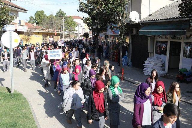 Akyazı’da Yeşilay Haftası Nedeniyle Yürüyüş Düzenlendi