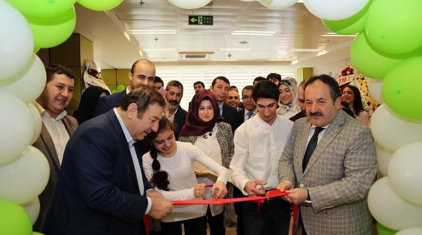 Esenyurt&rsquo;ta &rsquo;en &Ouml;zel&rsquo; &Ouml;ğrenciler Ayakta Alkışlandı