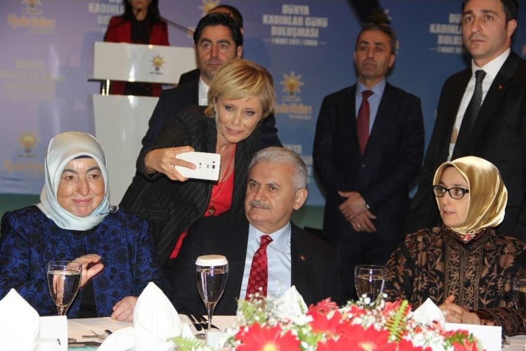 Başbakan Yıldırım: "15 Temmuz&rsquo;da Meydanlara İnenlerin Y&uuml;zde 51&rsquo;i Kadındır&rdquo;