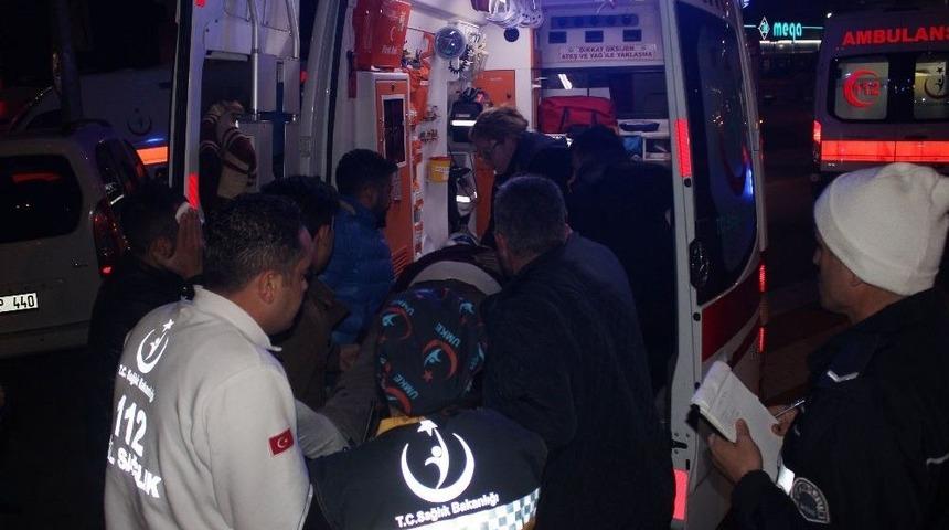 Kayseri&rsquo;de 2 Otomobil &Ccedil;arpıştı: 3 Yaralı