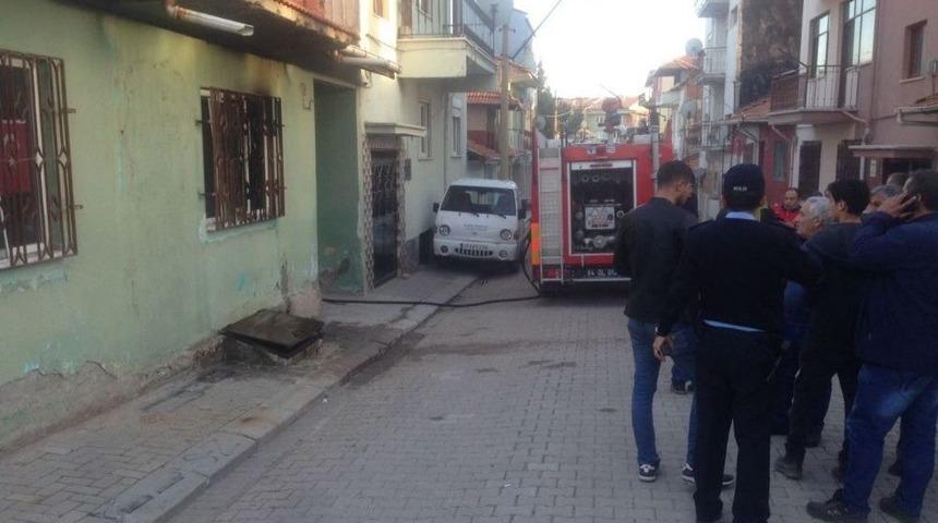 &Ouml;fkeli Damat Kayınpederinin Evine Molotof Attı