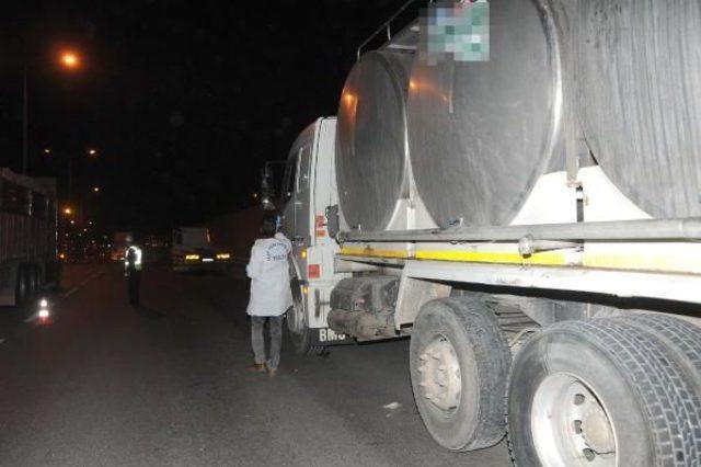 Yol Kenarındaki Kamyona Çarpan Motosiklet Sürücüsü Öldü