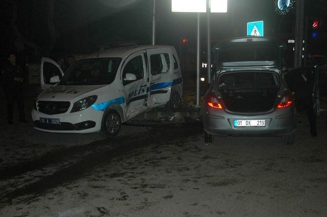 Otomobil Polis Aracına Çarptı: 1’i Kadın 3 Polis Memuru Yaralandı