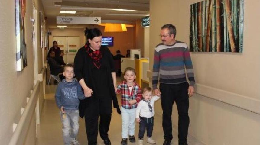 B&ouml;breğini Verdikten Sonra Iki &Ccedil;ocuğu Daha Oldu