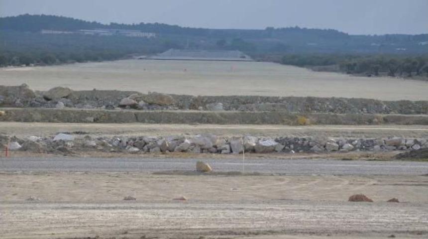 Otoyol I&ccedil;in S&ouml;k&uuml;len Zeytin Ağa&ccedil;ları Turistik Beldeleri S&uuml;sl&uuml;yor