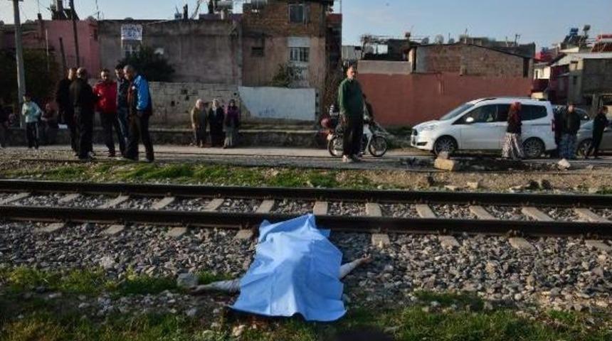 Trenin &Ccedil;arpan Gen&ccedil; Kız &Ouml;ld&uuml;