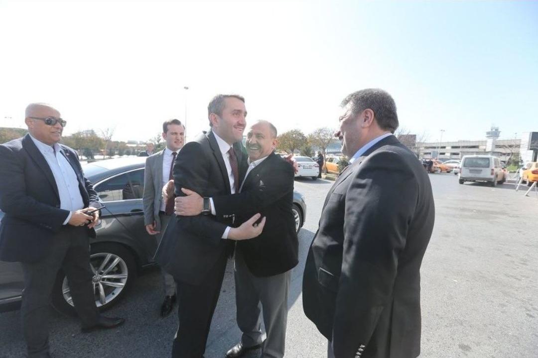 Ak Parti İstanbul İl Başkanı Temurci&rsquo;den Taksiciler Kooperatifi Ve Bah&ccedil;elievler Skm&rsquo;ye Ziyaret