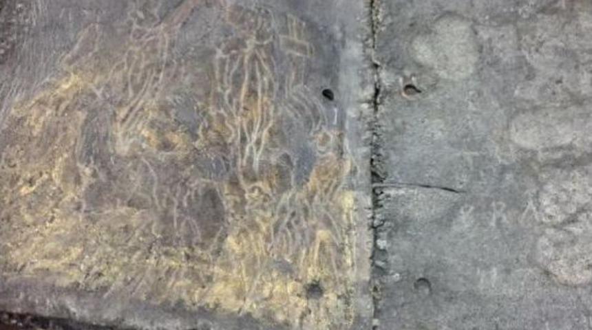 Suriye&rsquo;De M&uuml;zeden &Ccedil;alınan Tarihi Kitabı, Satmak I&ccedil;in Bursa'ya Getirdiler