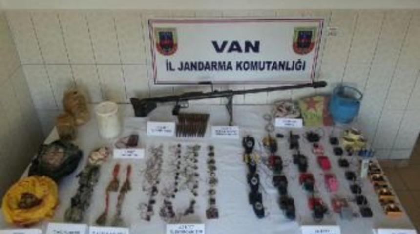 Van'da Pkk'ya Ait Silah Ve M&uuml;himmat Ele Ge&ccedil;irildi