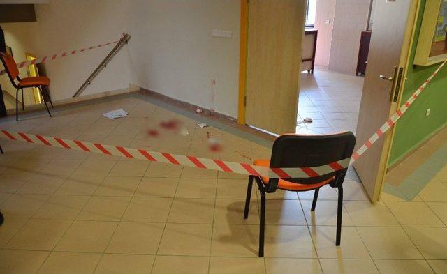 Üniversitede Sevgilisine Satırla Saldıran Gence 15 Yıl Hapis 1