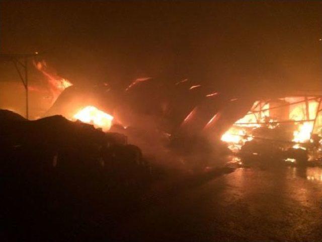 Elbistan da Pazardaki Yangında 20 den Fazla Tezgah Yandı 1