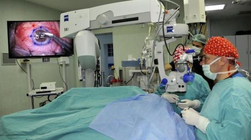 Hastalara 'ışık' Olan Rekt&ouml;r