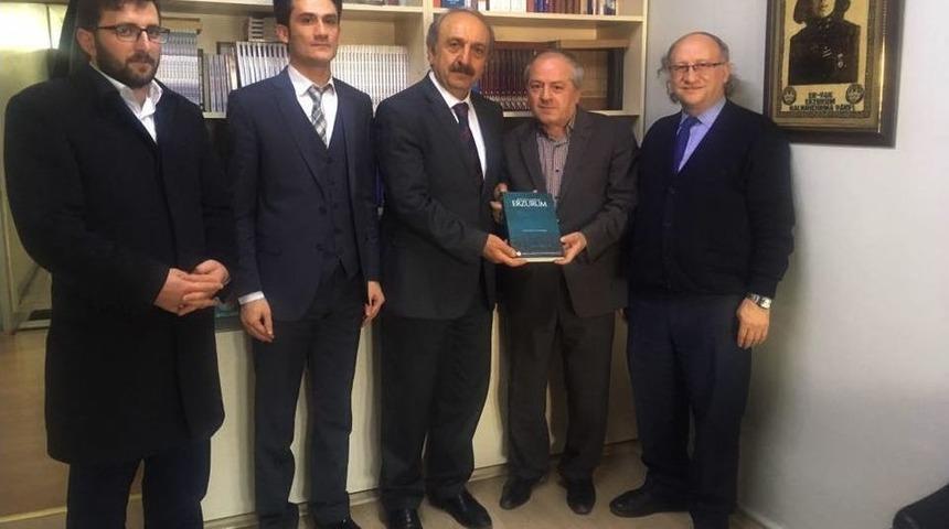 Tyb Erzurum Şubesi&rsquo;nin Kitap Takdimli Ziyaretleri Devam Ediyor