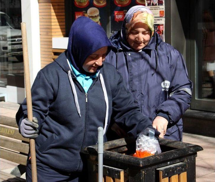 (özel Haber) Sokakların Emekçi Kadınları Dünya Kadınlar Gününe Çalışarak Giriyor G1