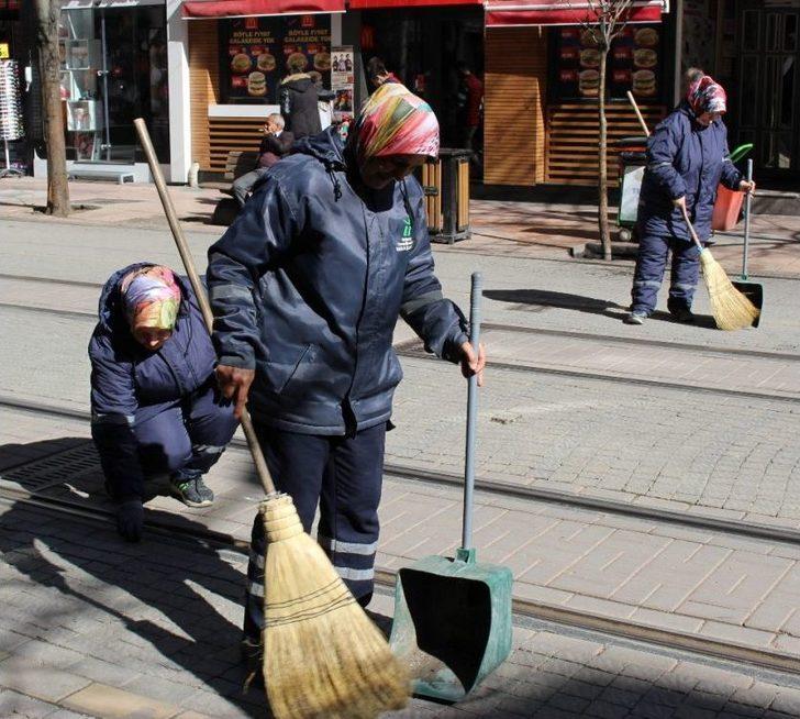 (özel Haber) Sokakların Emekçi Kadınları Dünya Kadınlar Gününe Çalışarak Giriyor G2