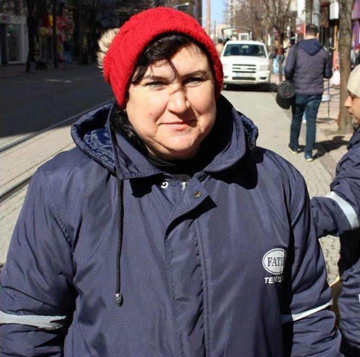 (özel Haber) Sokakların Emekçi Kadınları Dünya Kadınlar Gününe Çalışarak Giriyor G4