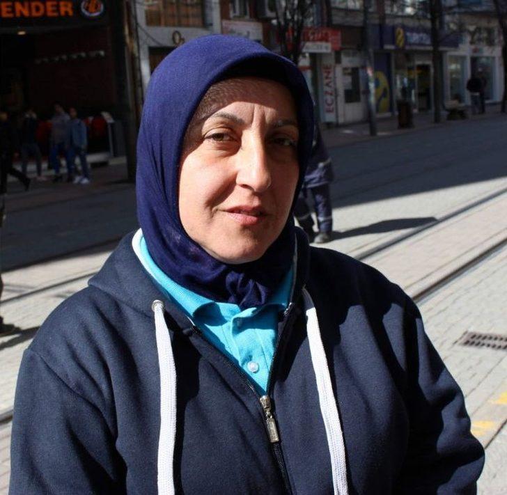 (özel Haber) Sokakların Emekçi Kadınları Dünya Kadınlar Gününe Çalışarak Giriyor G5