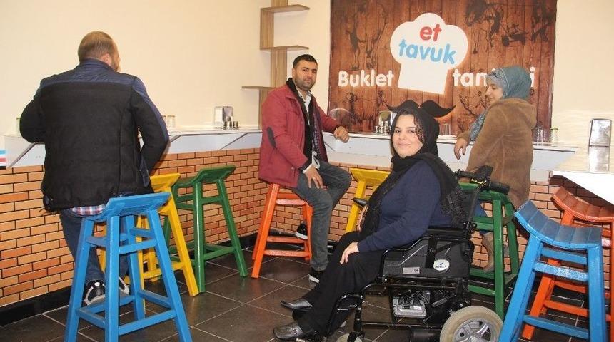 Engelini Aştı, İş Yeri A&ccedil;tı