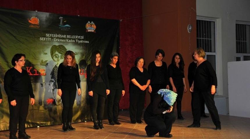 Kadınların Tiyatro Topluluğu Sahneye &Ccedil;ıktı