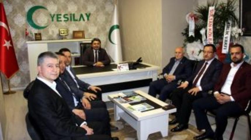 Yaşar Karayel&rsquo;den Yeşilay&rsquo;a Hayırlı Olsun Ziyareti
