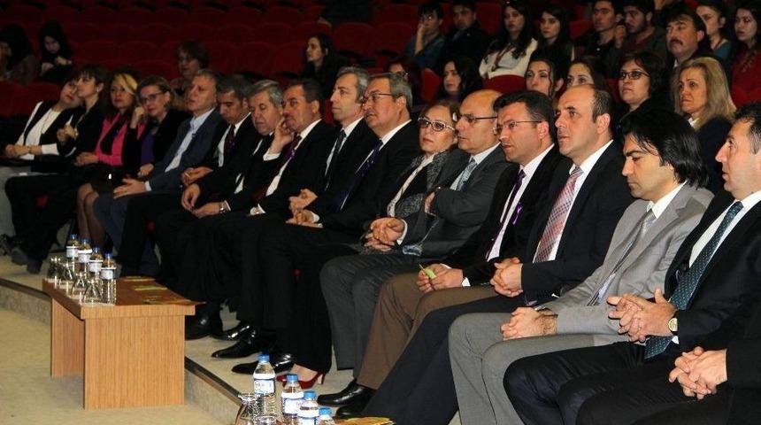 Kadınlar G&uuml;n&uuml; Programına Kadınlardan &Ccedil;ok Erkekler Katıldı