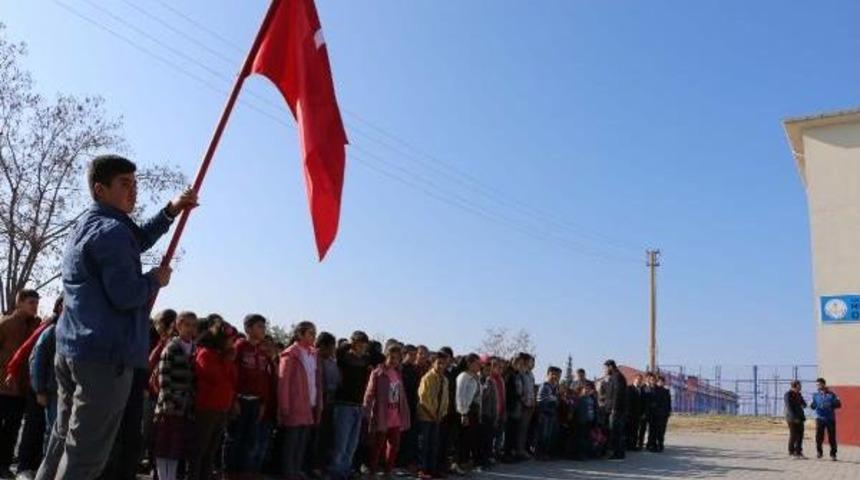 Depremzede &Ouml;ğrencilerin Ilk Dersi Deprem Tatbikatı Oldu