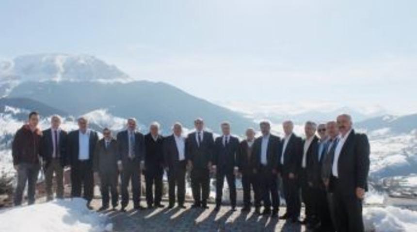 Şavşat Kaymakamı Ambarcı K&ouml;y Muhtarları İle Bir Araya Geldi