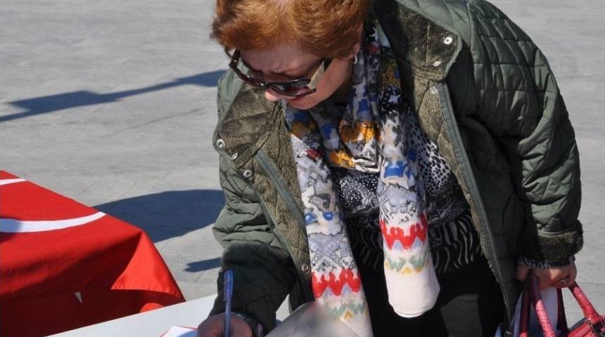 Kadına Y&ouml;nelik Şiddete Karşı İmza Topladılar