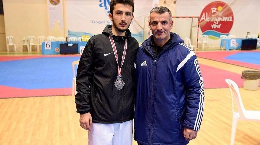 B&uuml;y&uuml;kşehirli İlker Dere&rsquo;den G&uuml;m&uuml;ş Madalya