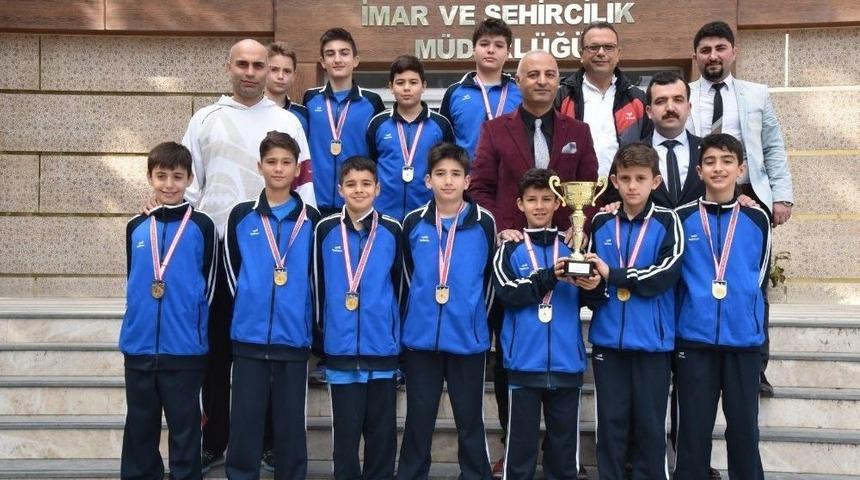 Başarılı Basketbolculardan Yunusemre&rsquo;ye Teşekk&uuml;r