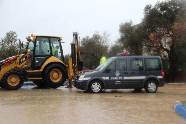 Foça’yı Sağanak Vurdu 1
