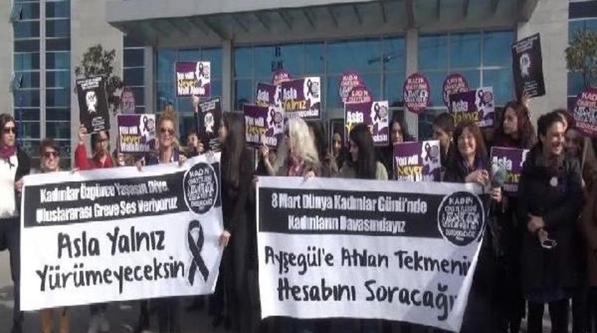 "tekmeci Saldırgan" Davasını Izleyen Kadınlardan Adliye Bahçesinde Açıklama