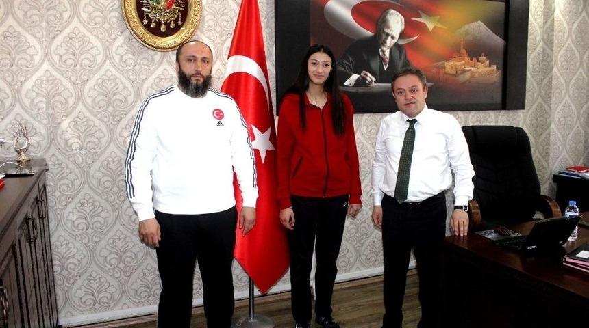 Ağrı&rsquo;lı Gen&ccedil; Taekwondocu Hacer T&uuml;rkiye &Uuml;&ccedil;&uuml;nc&uuml;s&uuml; Oldu