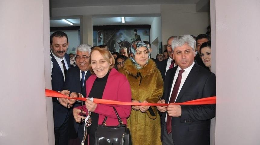 Kadın Konuk Evinde Kalan Kadınların Yaptıkları &Uuml;r&uuml;nler Sergilendi