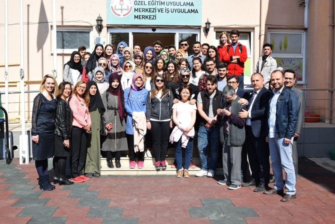 D&uuml;zce &Uuml;niversitesi &Ouml;ğrencileri Engelli Kardeşlerine Destek Oluyor