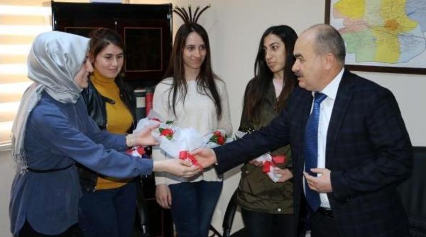 D&uuml;zce Valisi, Kadın Personelin Kadınlar G&uuml;n&uuml;'n&uuml; Kutladı